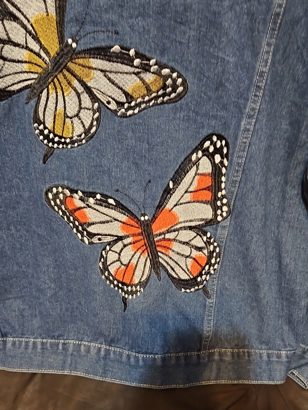 SHEIN Medium Blue Relaxed Denim Jacket With BUTTERFLY EMBROIDERY ON THE BACK. - Picture 5 of 7